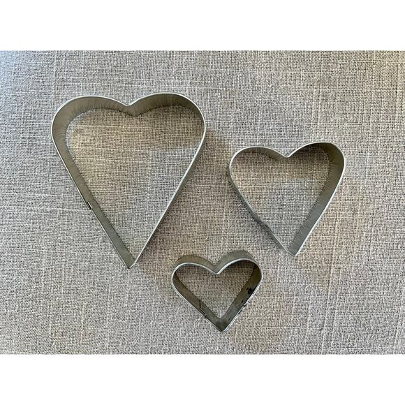 Set of 6 Vintage Aluminum Cookie Cutters- 3 Heart and 3 Hexagram Star - Picture 7 of 9